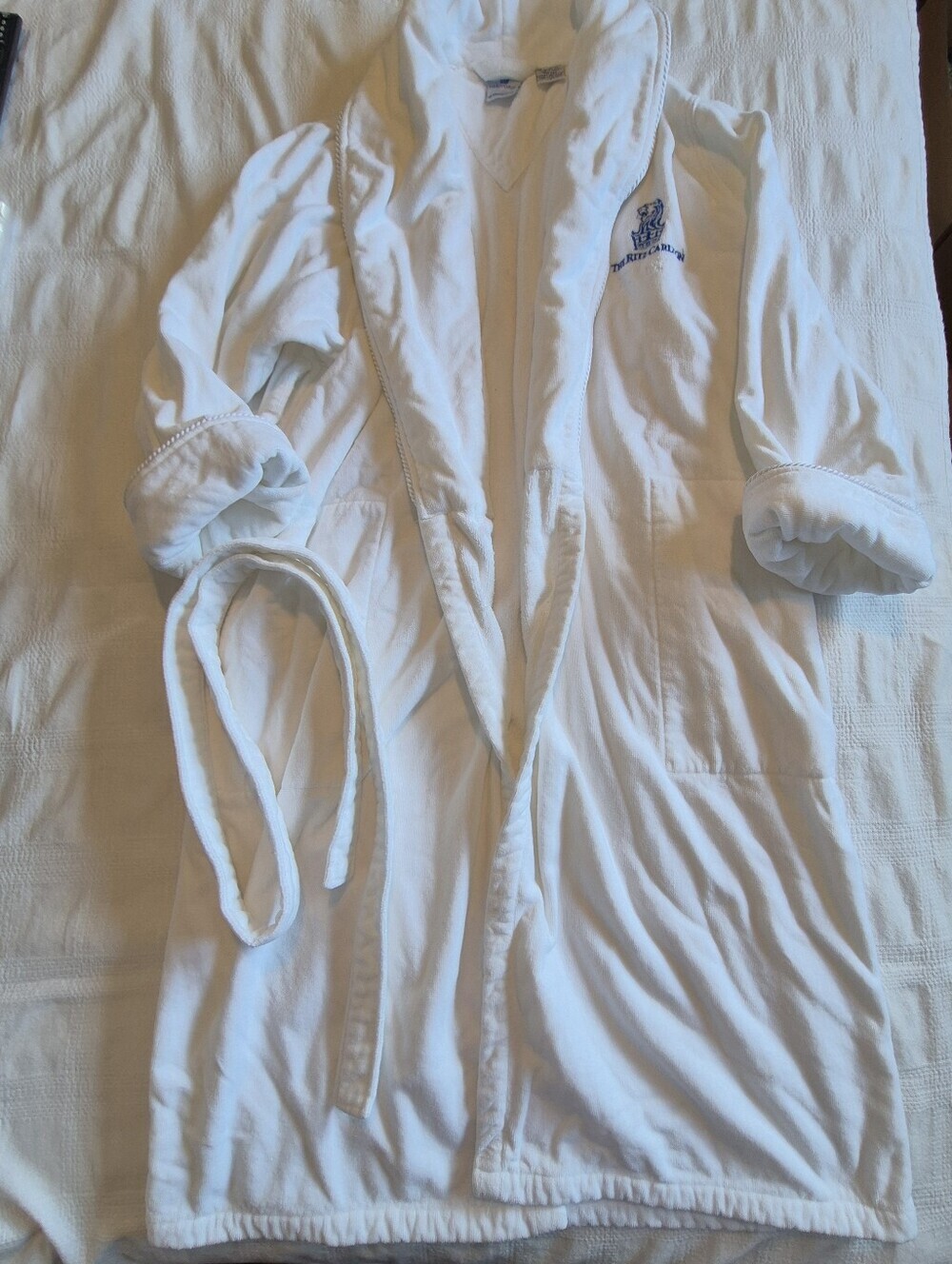 Ritz Carlton one size white bathrobe initials removed Great used condition